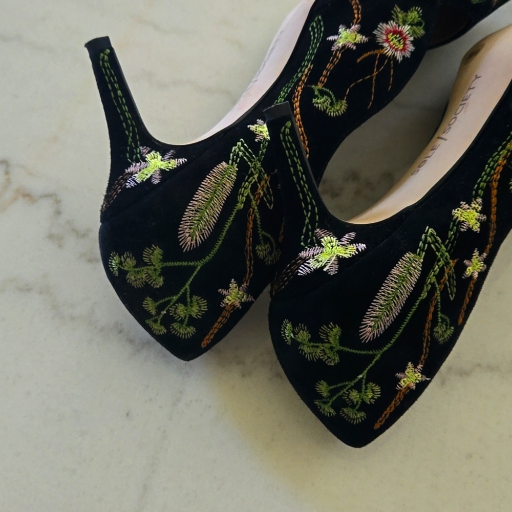 Embroidered Heels - Picture 5 of 5